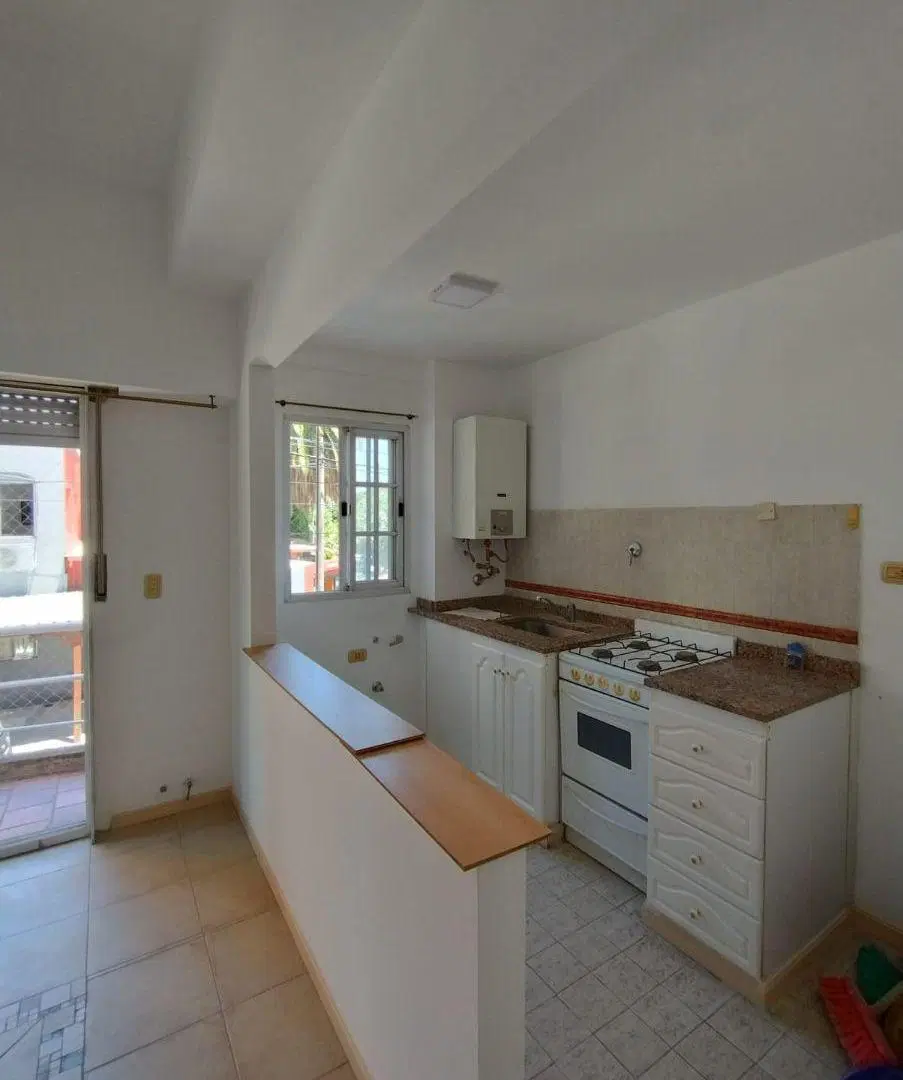 DEPTO. 2 AMB. EN VENTA. AL FRENTE CON BALCÓN. RAMOS MEJÍA 1