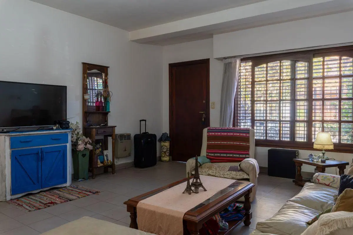 DUPLEX 4 AMB. EN VENTA. CON ENTRADA DE AUTO Y PATIO CON PARRILLA. APTO CRÉDITO BANCARIO. 5