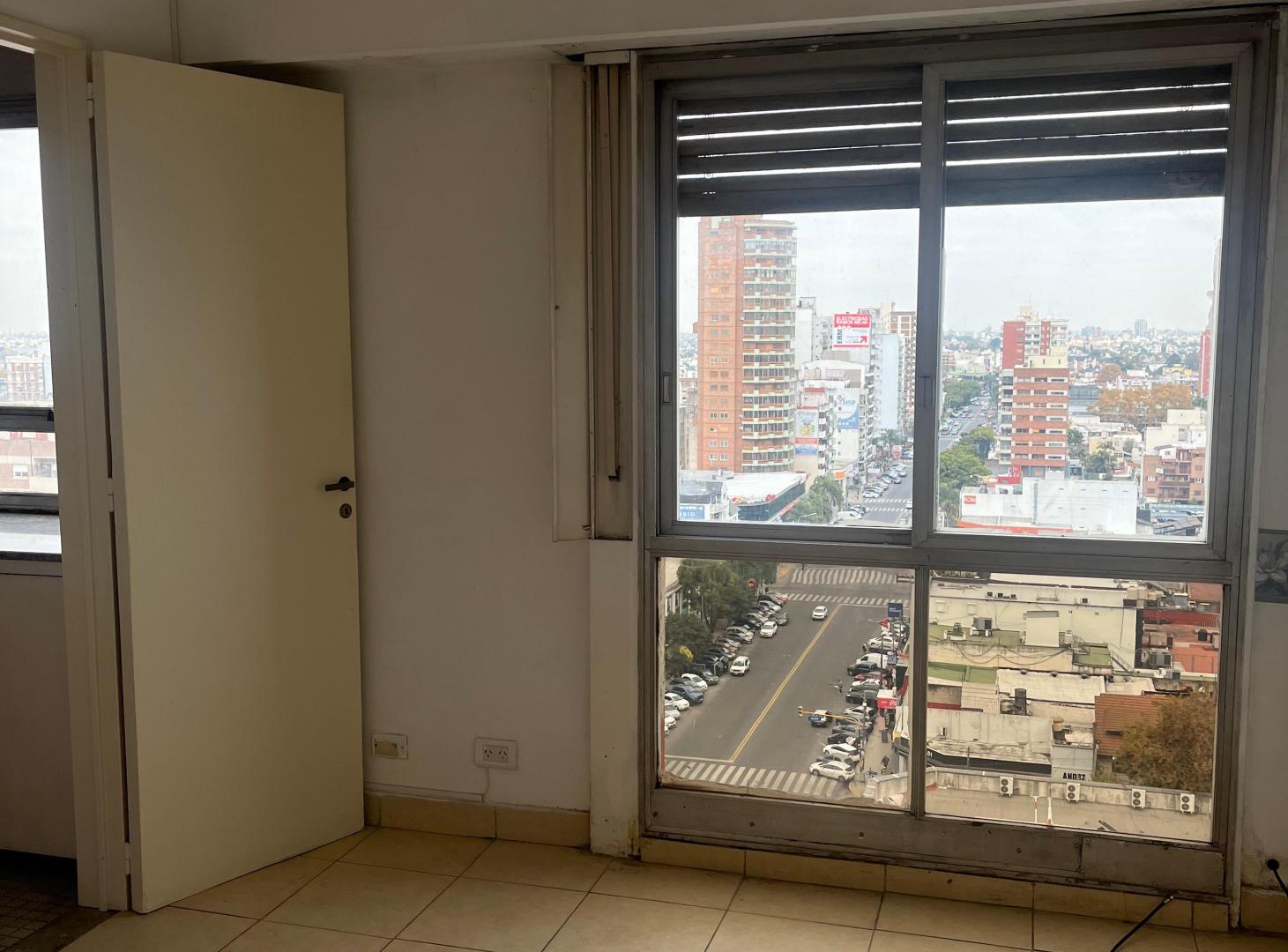 DPTO. 2 AMB. EN ALQUILER Y VENTA. EXCLUSIVO APTO PROFESIONAL. CÉNTRICO. RAMOS MEJIA