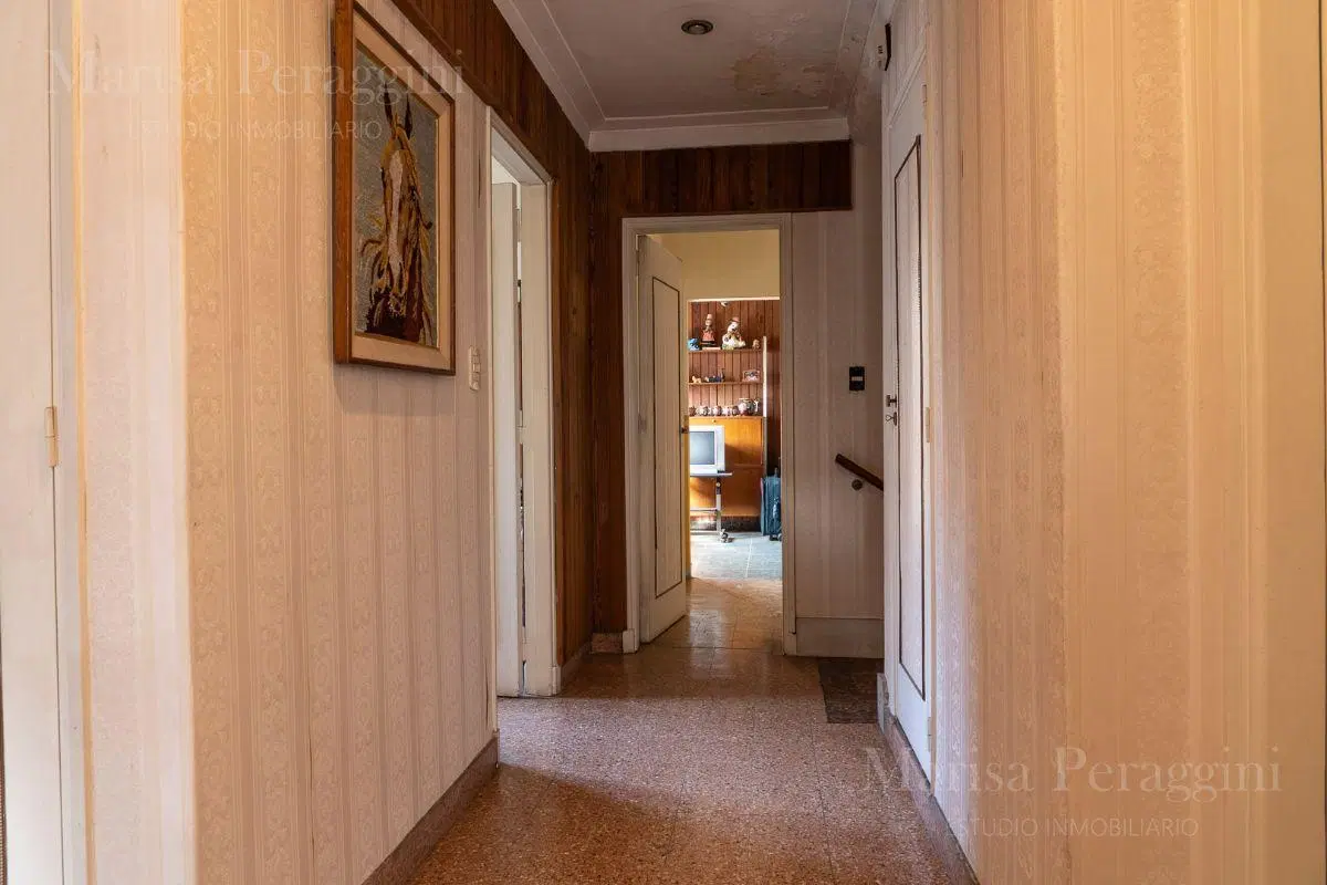 CHALET 6 AMB CENTRICO. EN VENTA. CON FONDO LIBRE Y ENTRADA DE AUTO PASANTE 3