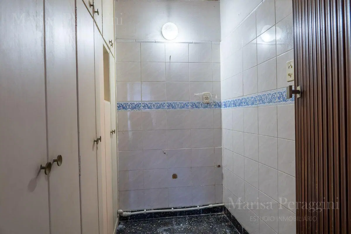 CHALET 6 AMB CENTRICO. EN VENTA. CON FONDO LIBRE Y ENTRADA DE AUTO PASANTE 2