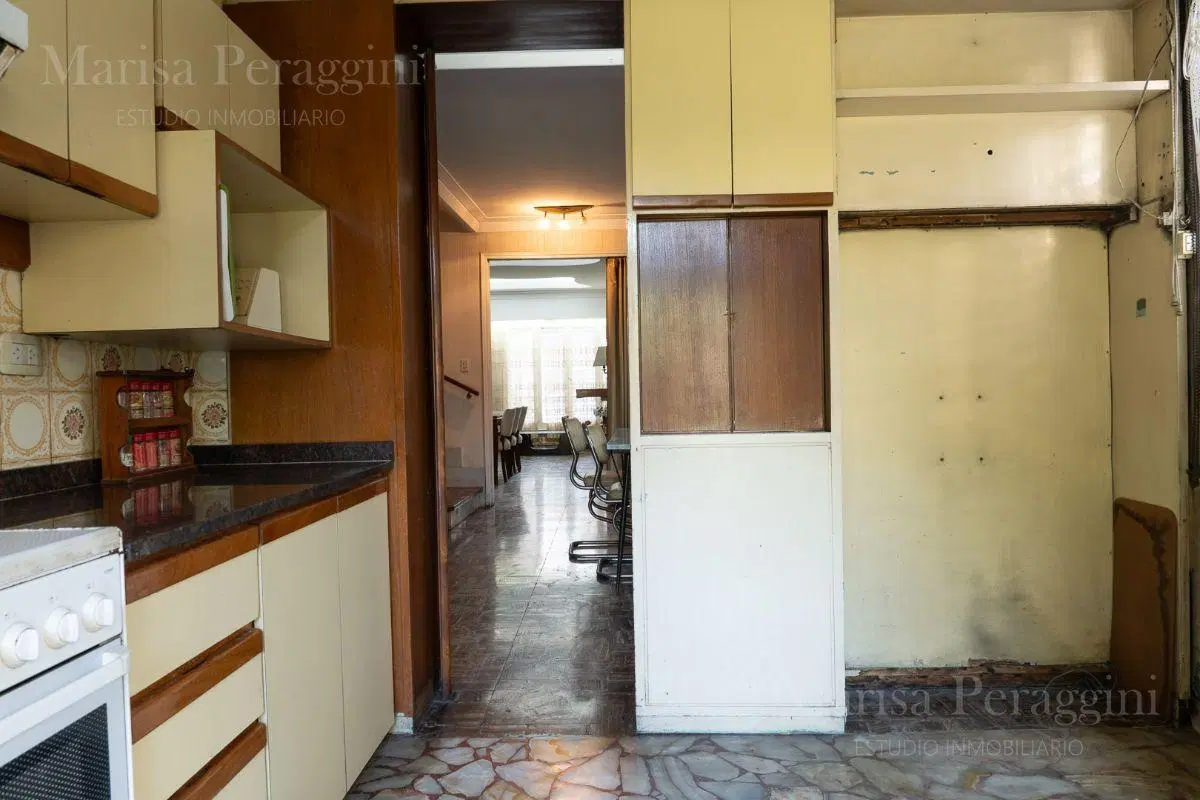 CHALET 6 AMB CENTRICO. EN VENTA. CON FONDO LIBRE Y ENTRADA DE AUTO PASANTE 5