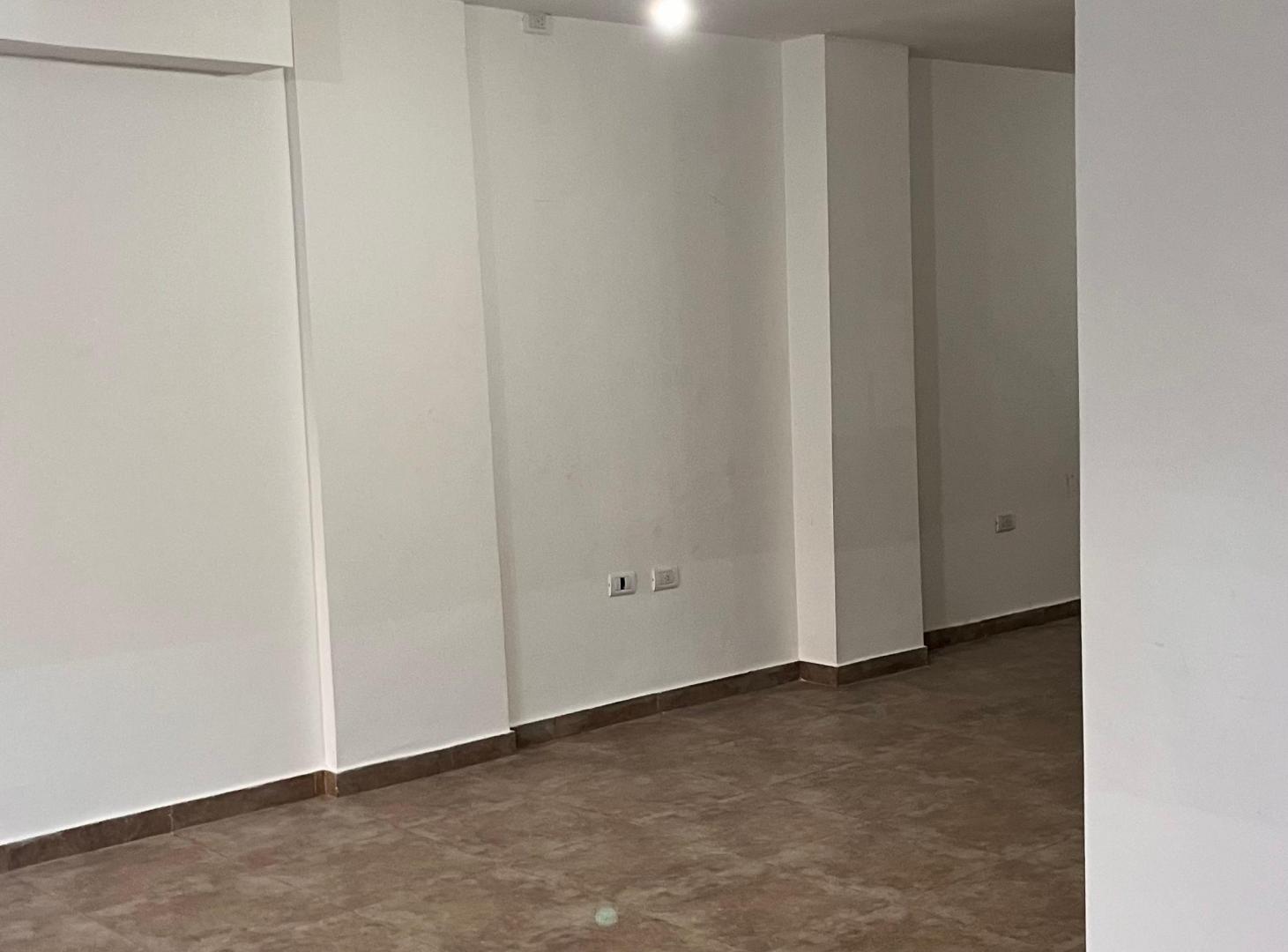 Foto de LOCAL EN VENTA Y ALQUILER. CENTRICO. APTO VARIOS RUBRIS. A ESTRENAR., imagen 3