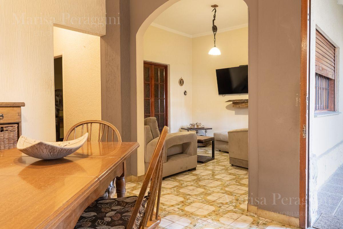 Foto de CHALET 5 AMB. EN VENTA. CON PARQUE Y GARAGE PARA 2 AUTOS. BARRIO PILETA, imagen 1