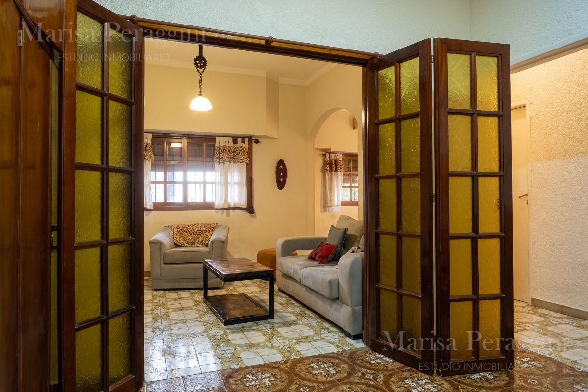 Foto de CHALET 5 AMB. EN VENTA. CON PARQUE Y GARAGE PARA 2 AUTOS. BARRIO PILETA, imagen 5