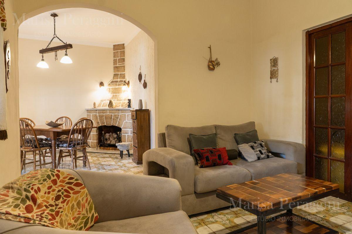 Foto de CHALET 5 AMB. EN VENTA. CON PARQUE Y GARAGE PARA 2 AUTOS. BARRIO PILETA, imagen 4
