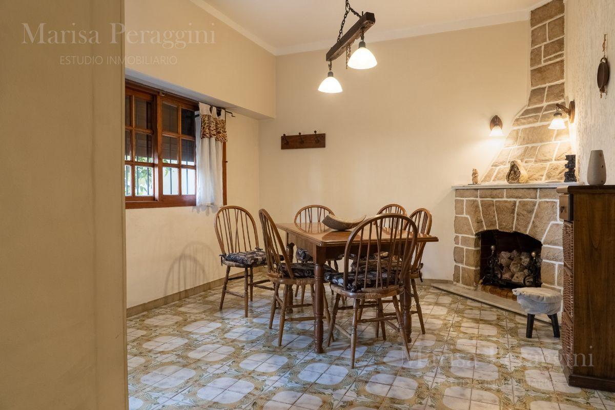 Foto de CHALET 5 AMB. EN VENTA. CON PARQUE Y GARAGE PARA 2 AUTOS. BARRIO PILETA, imagen 3