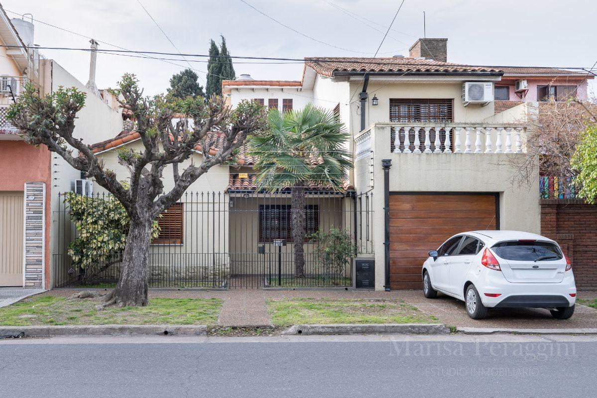 Foto de CHALET 5 AMB. EN VENTA. CON PARQUE Y GARAGE PARA 2 AUTOS. BARRIO PILETA, imagen 2