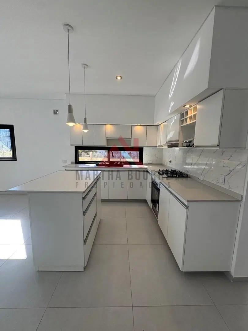 Casa  en Venta en Santo Tomas, Derqui, Pilar 5
