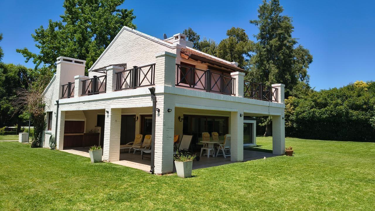 Foto de Casa Chalet en Venta en Larena Country Club, Pilar, G.B.A. Zona Norte, imagen 1