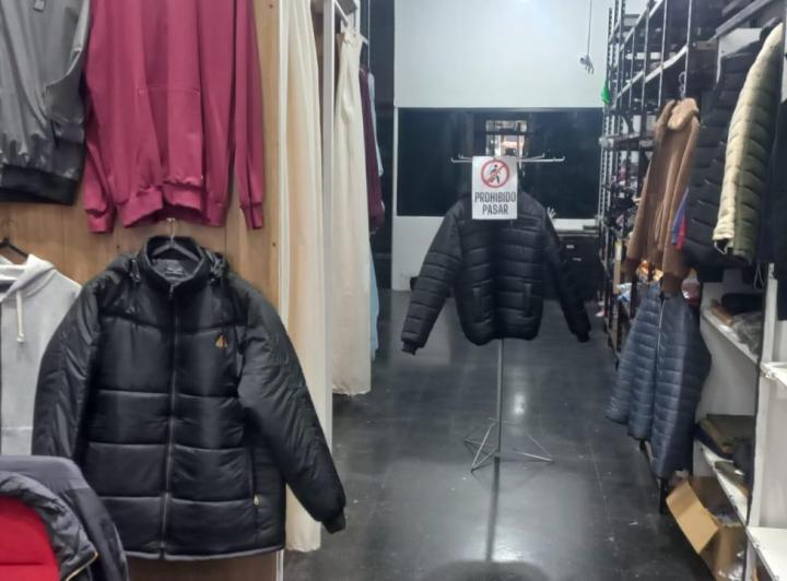 Foto de Av Rivadavia y Pueyrredon- Once- Pza Miserere- Local en Venta, imagen 2