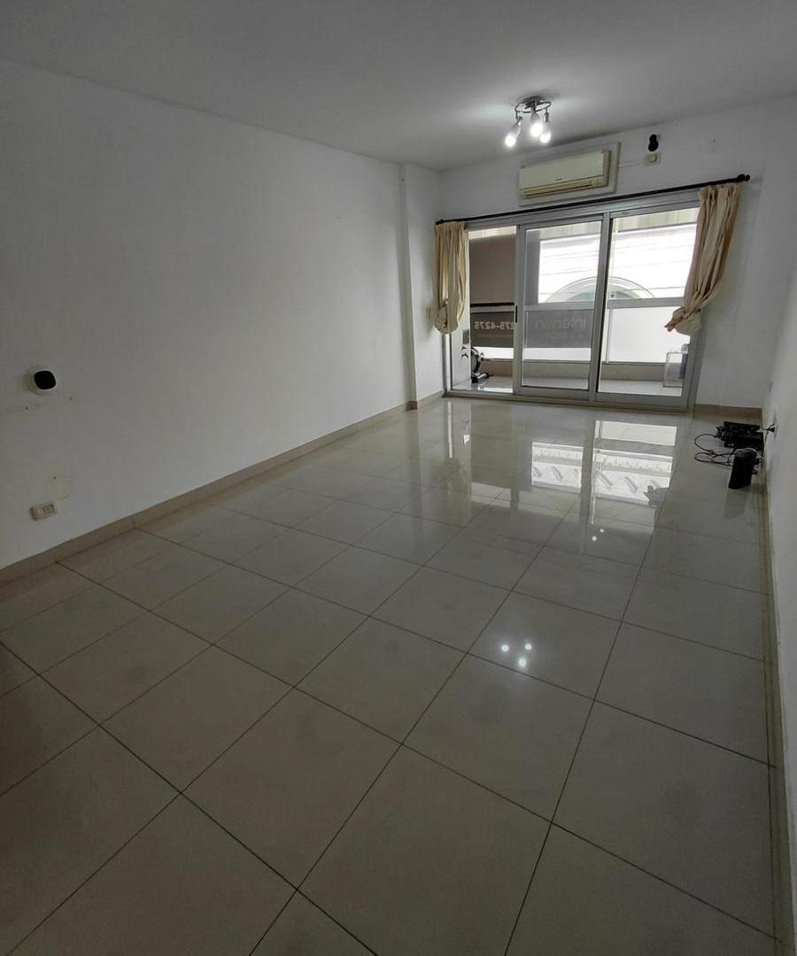 Paso 700- Balvanera- Departamento 3 amb c/dependencias 110m2 * 1º piso