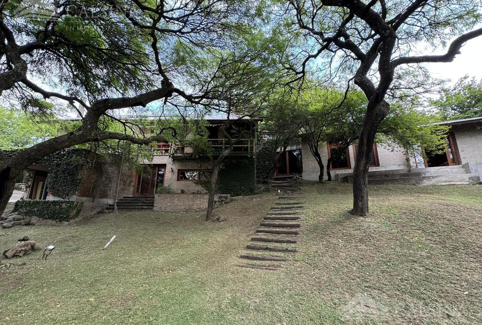 Cuatro Hojas B° privado - Casa en venta