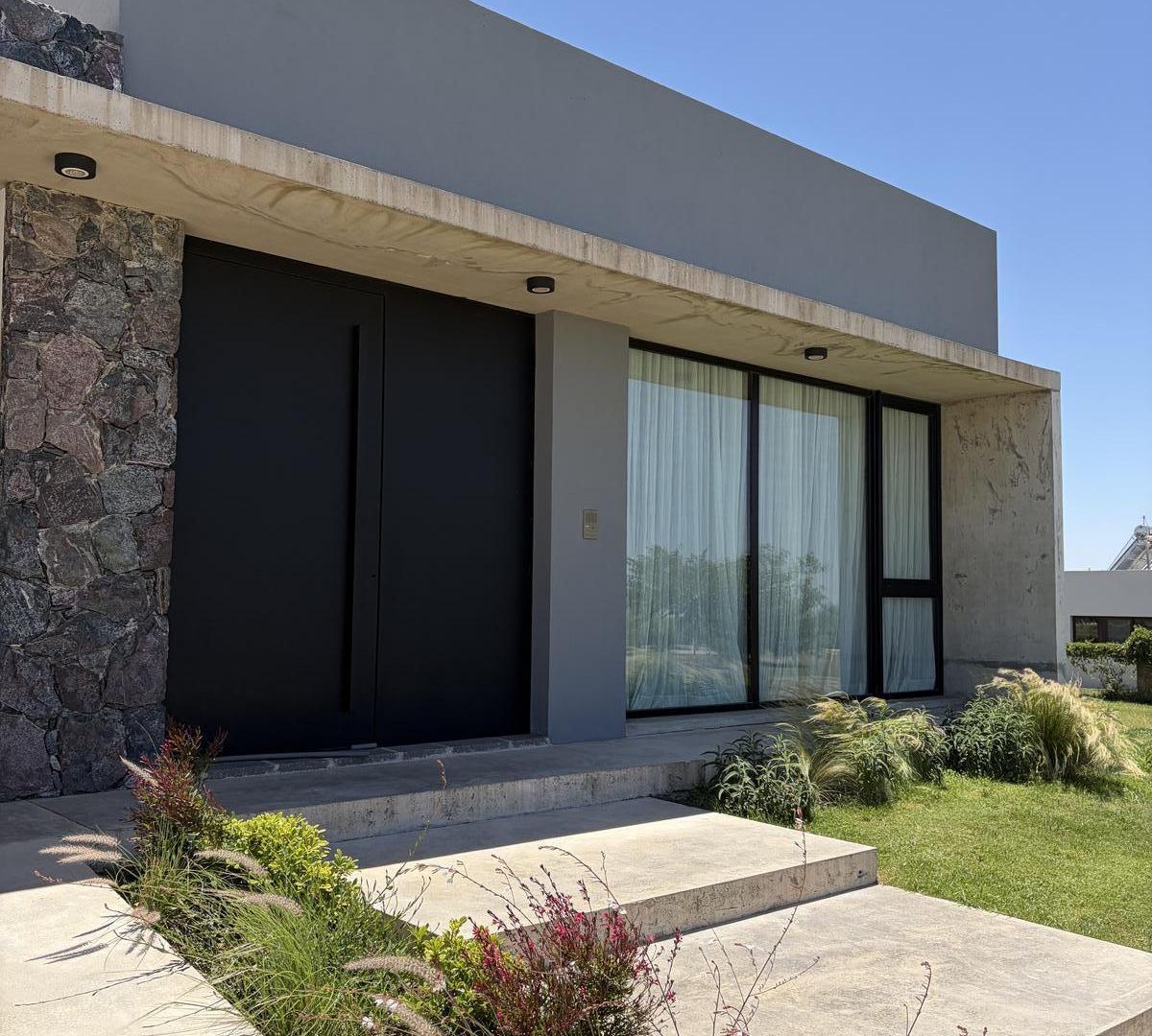 Foto de Casa en venta en barrio cerrado La Cercania, Mendiolaza, imagen 2