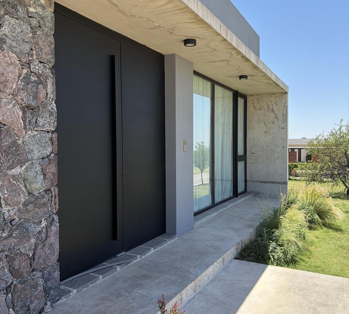 Casa en venta en barrio cerrado La Cercania, Mendiolaza