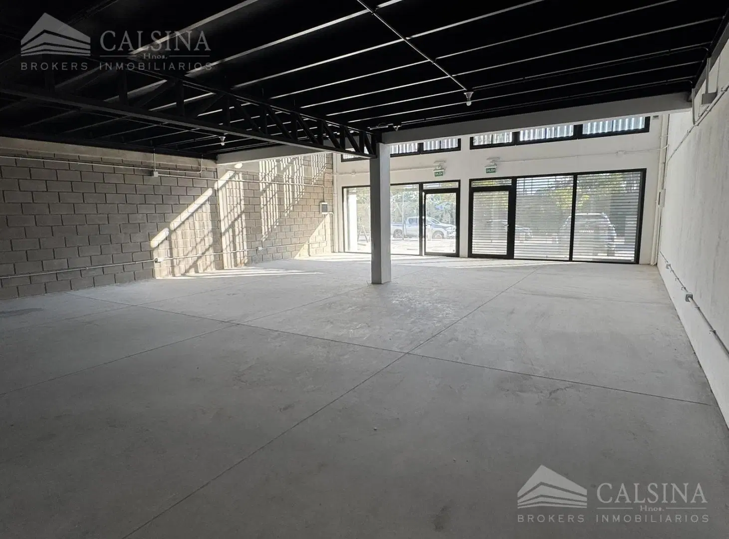 Local en venta - Manantiales 4