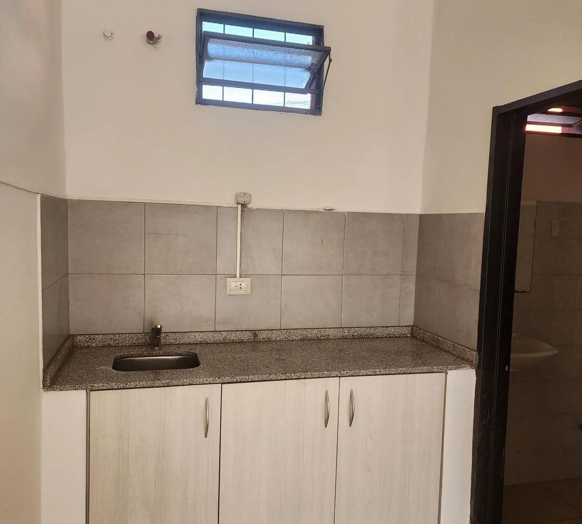 Local en alquiler - Villa Allende 4
