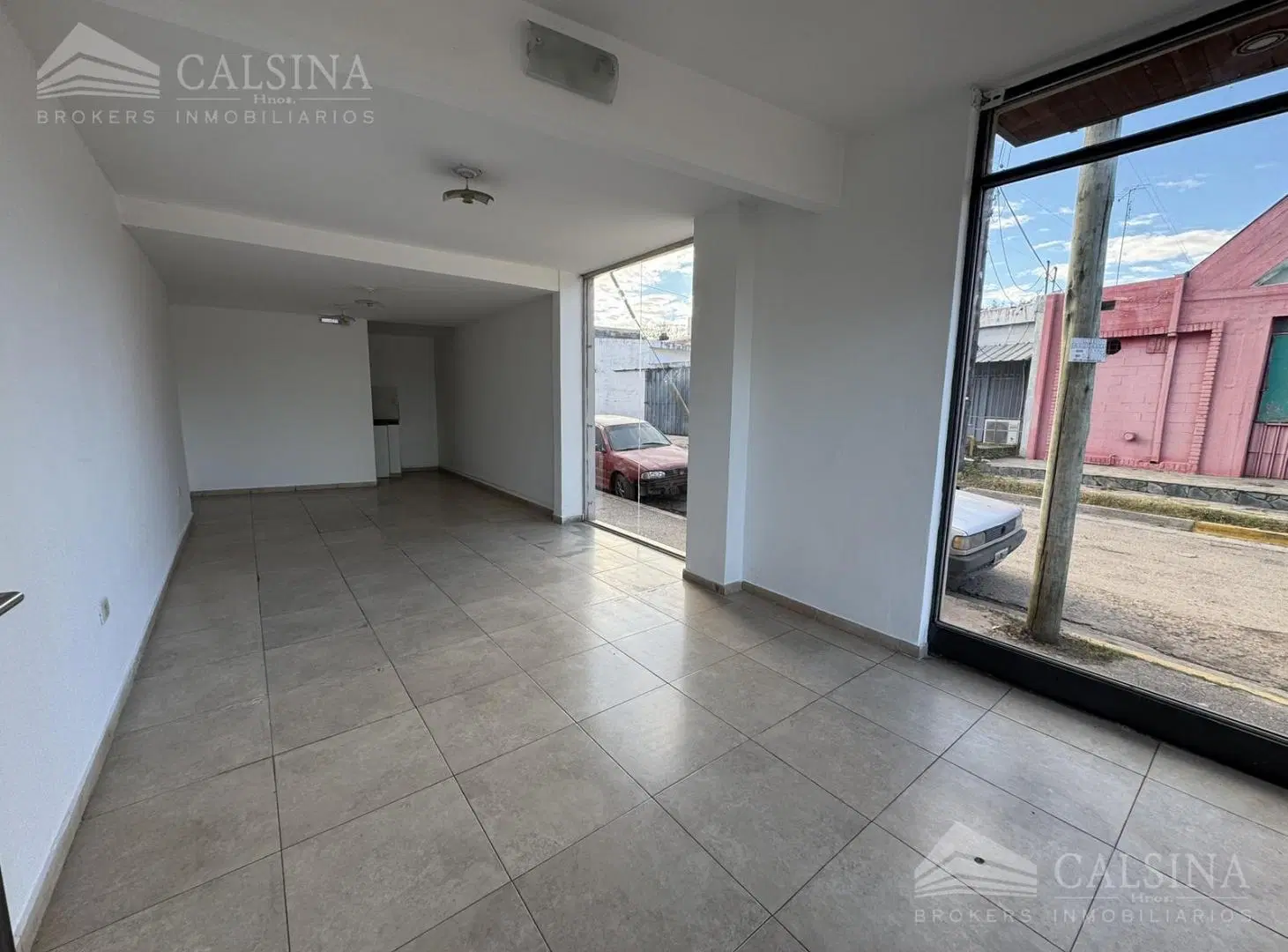 Local en  alquiler - Villa Allende 6