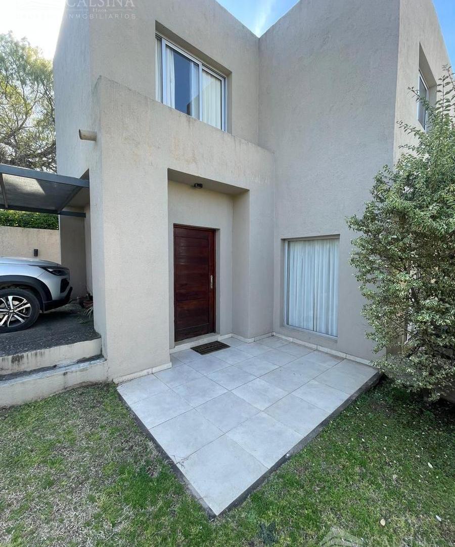 Foto de Venta de housing en Villa Allende 4 dorm y pileta, imagen 1