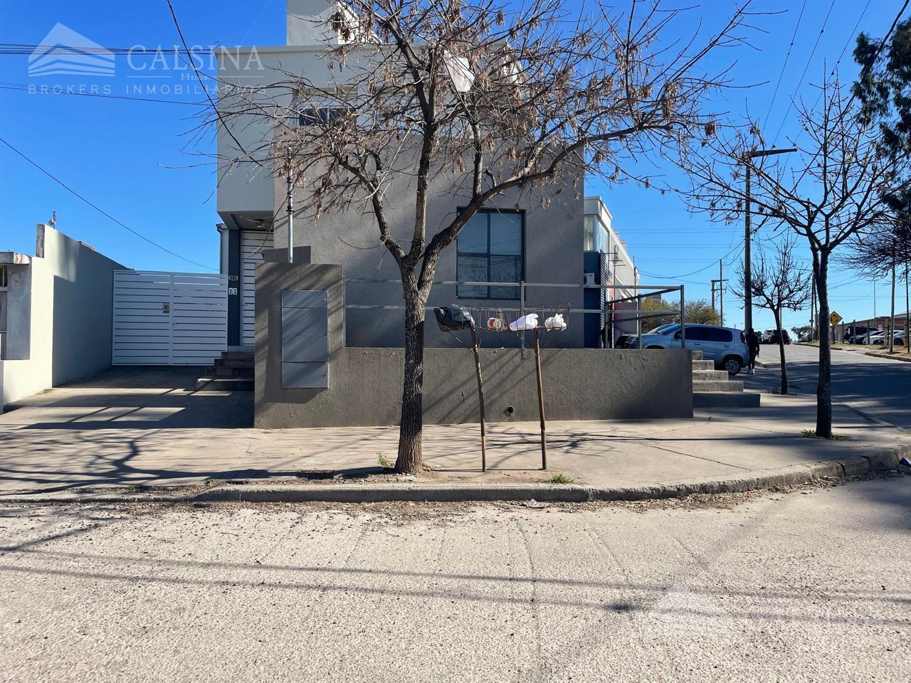 Foto de Edificio Comercial de locales y departamentos en calle Mendoza Villa, imagen 4