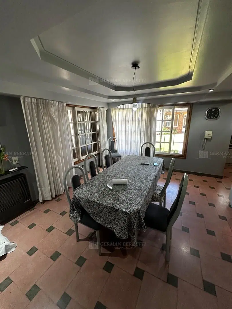 Casa Chalet en Venta ubicado en Quilmes, G.B.A. Zona Sur, Argentina 2