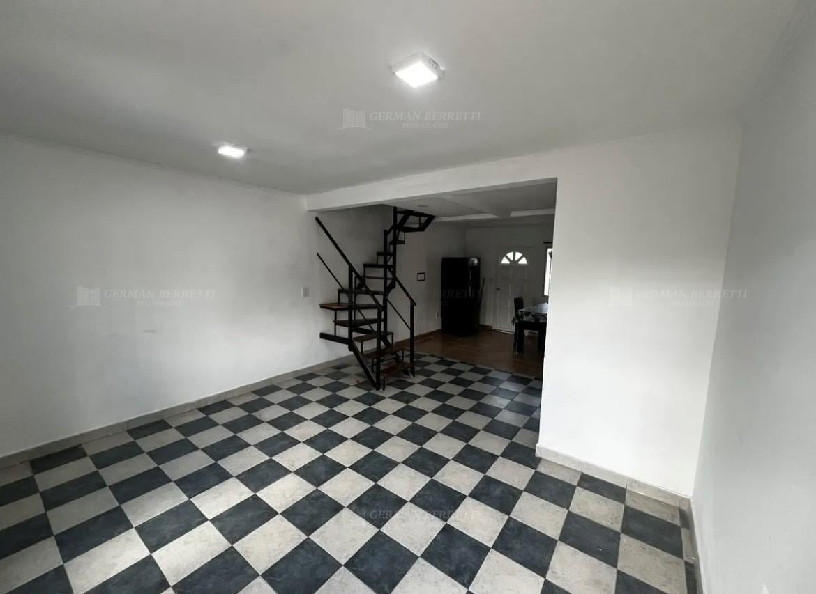 Foto de Departamento Triplex en Alquiler en Remedios De Escalada, Lanús, G.B.A, imagen 3