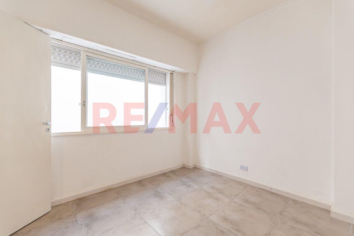 Venta Depto. 2 Ambientes con Patio - Refaccionado 3