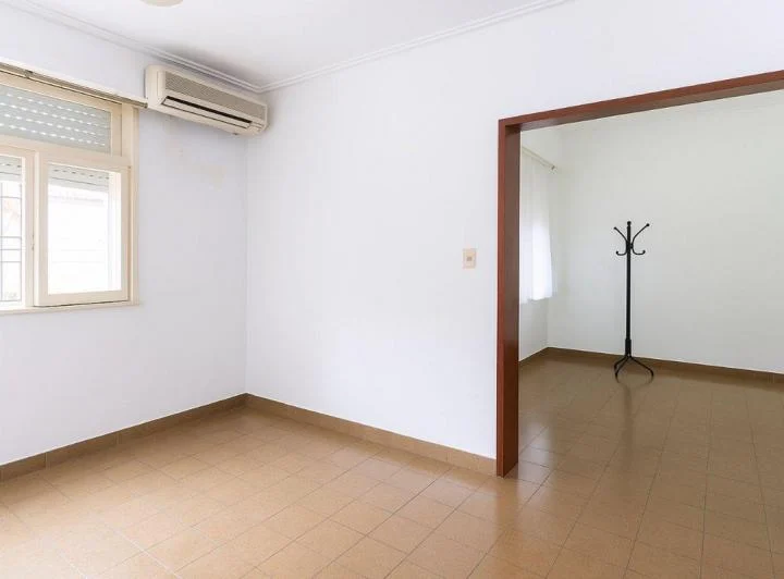 CASA CON LOTE PROPIO EN VERSALLES 1