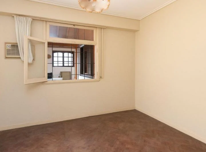 CASA CON LOTE PROPIO EN VERSALLES 3