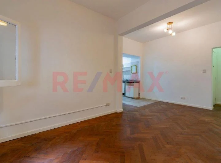 Venta depto 3 amb, 2do Piso por Escalera. Flores 3