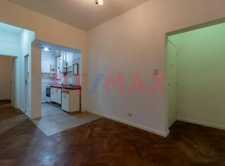 Venta depto 3 amb, 2do Piso por Escalera. Flores 5