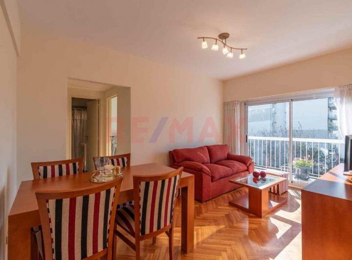 Venta Depto 2 amb reciclado con balcón. Flores 3