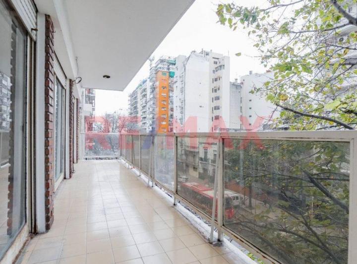 VENTA DTO 4 AMB Y DEP C/BALCÓN Y COCHERA - ALMAGRO 3