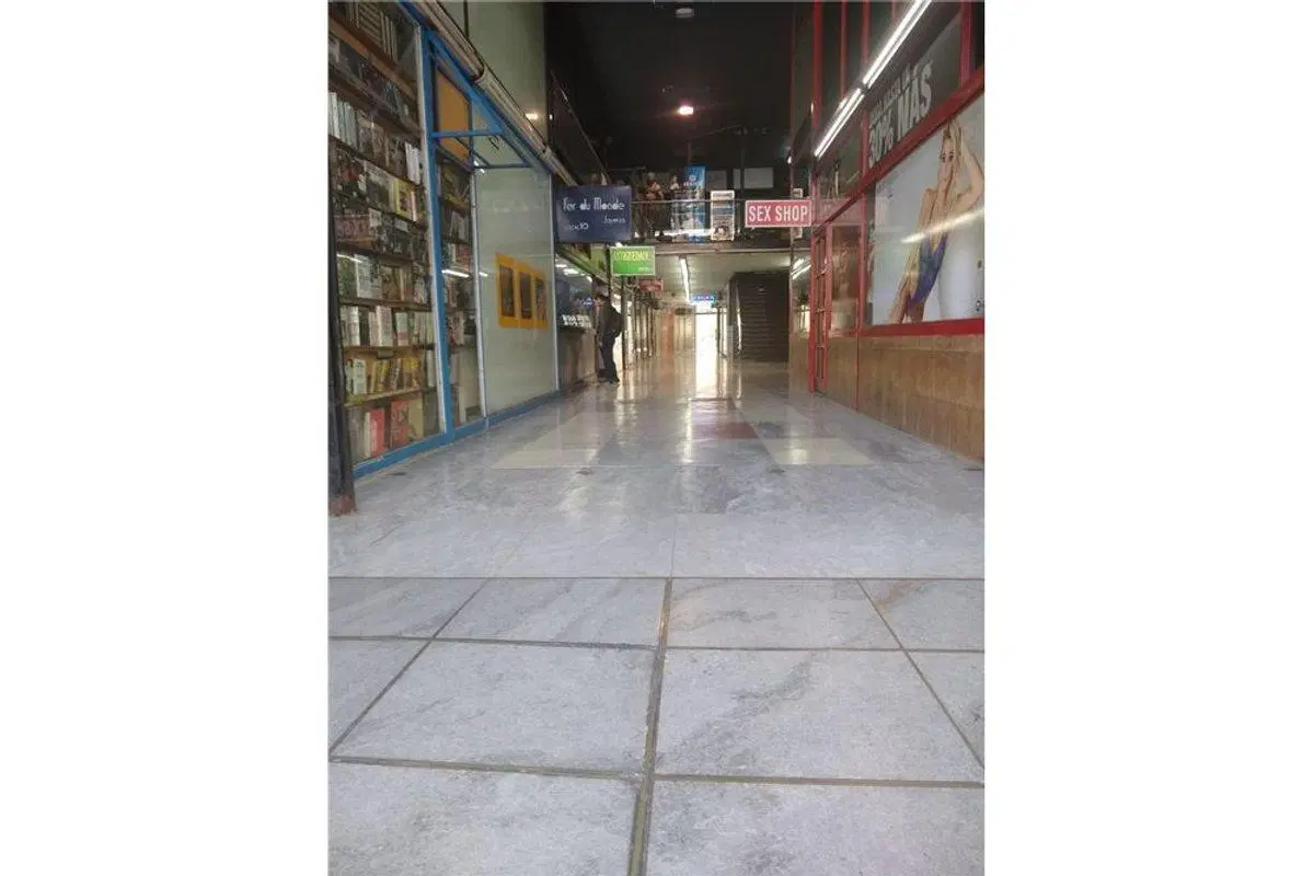Local en galeria Av. Corrientes al 1100 -Sup.16 m2 5