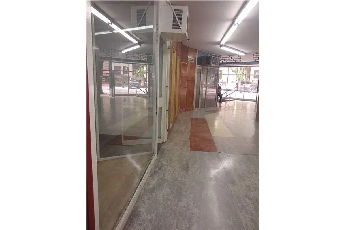 Local en galeria Av. Corrientes al 1100 -Sup.16 m2 3