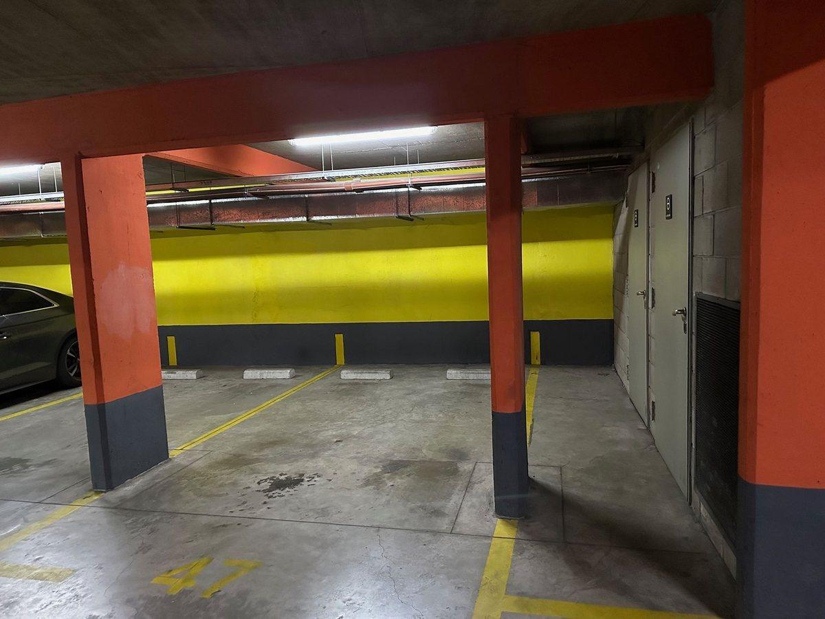 Venta cochera fija cubierta - seguridad 24 hrs.