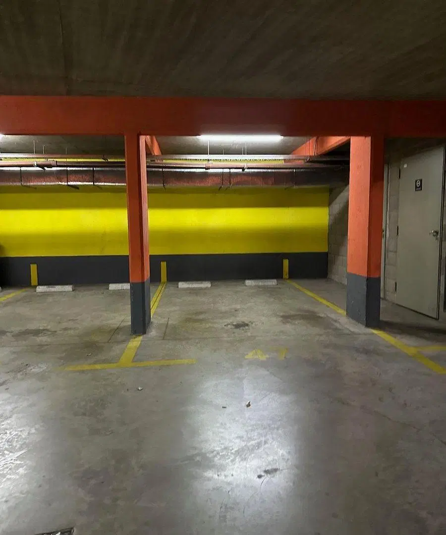 Venta cochera fija cubierta - seguridad 24 hrs. 2