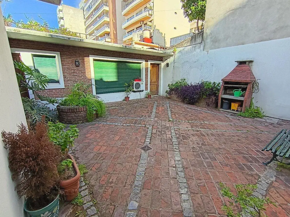VENTA CASA GRANDE LOTE PROPIO 8,66 X 33,50 FLORES 2
