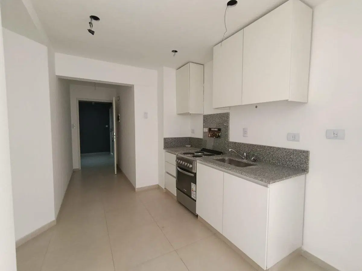 VENTA 2 AMB. A ESTRENAR EN FLORESTA 2