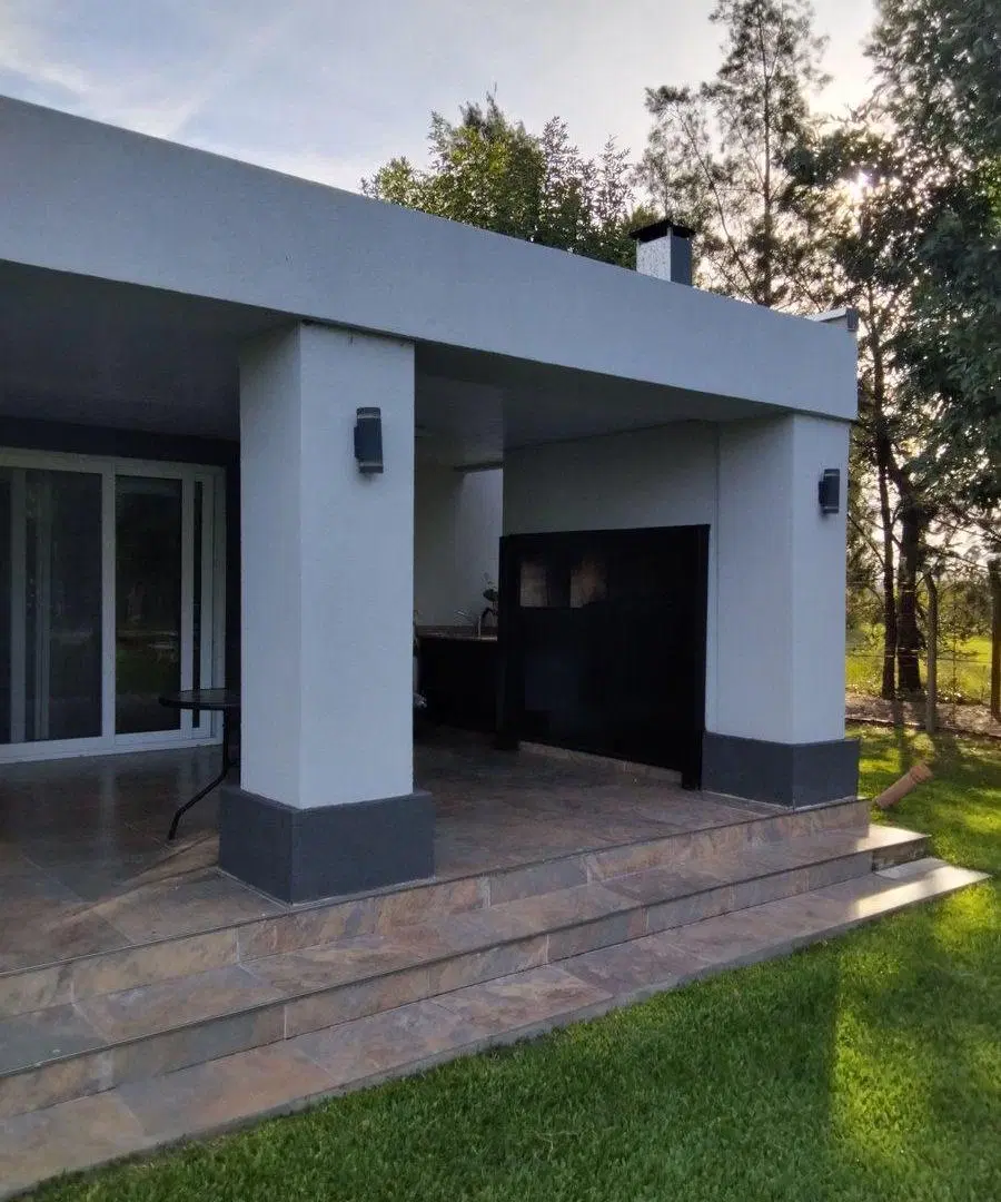 Residencia de Categoria en Barrio Los Puentes 5