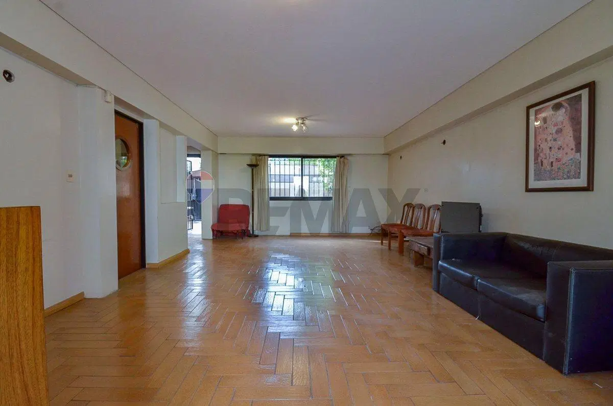 Espectacular casa a la venta en La Paternal 5