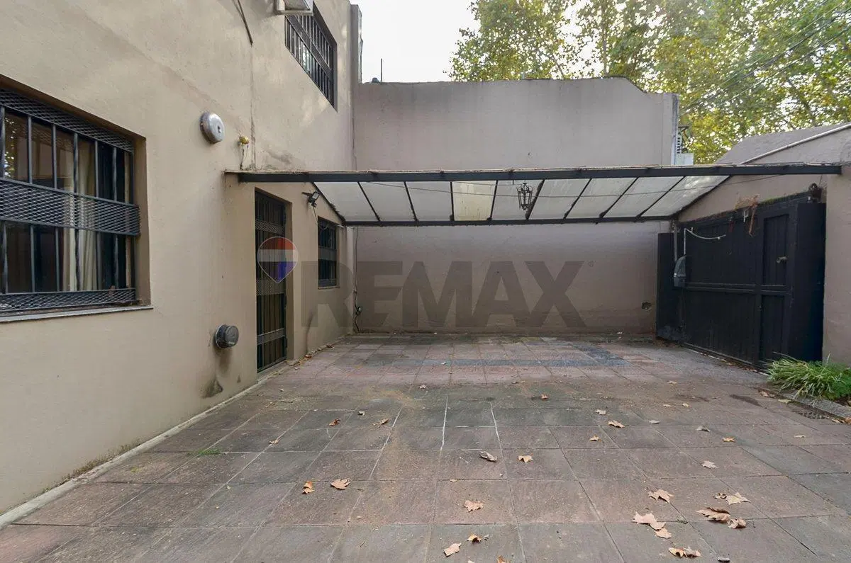 Espectacular casa a la venta en La Paternal 2