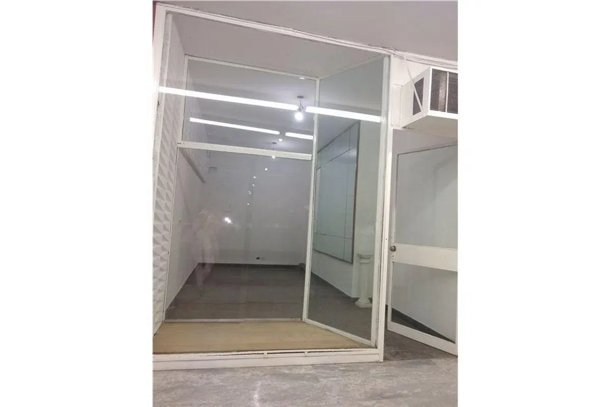 Local en galeria Av. Corrientes al 1100 -Sup.16 m2 4
