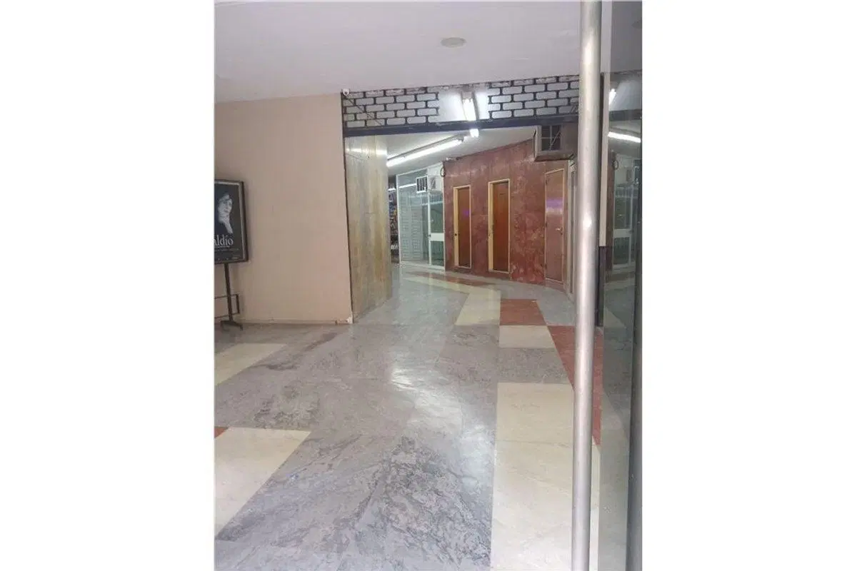 Local en galeria Av. Corrientes al 1100 -Sup.16 m2 2