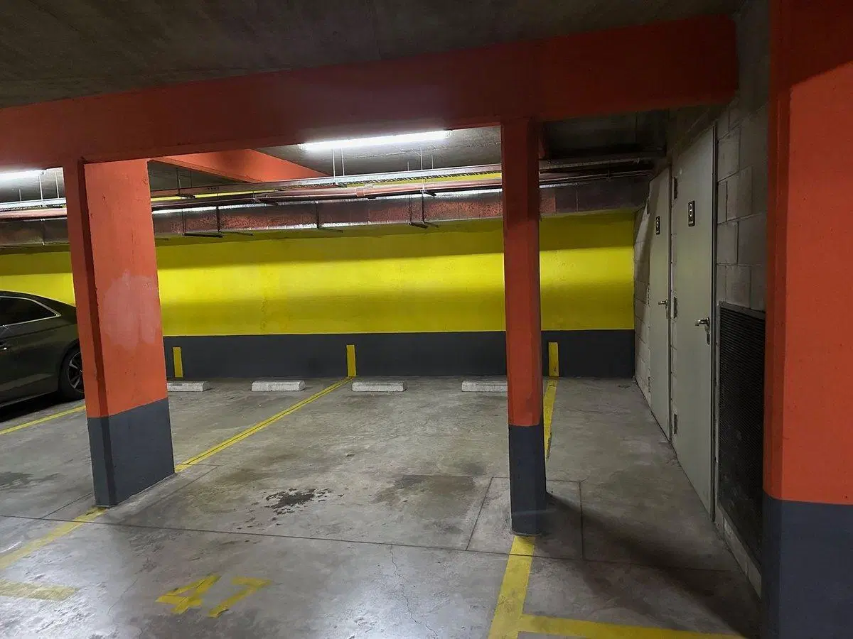 Venta cochera fija cubierta - seguridad 24 hrs. 3