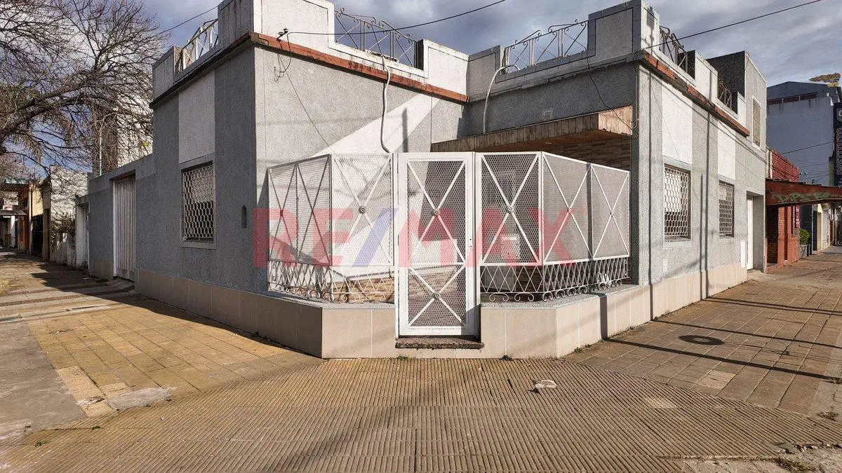 Casa 4 ambientes con PILETA y PARRILLA. APTO CRED. 8
