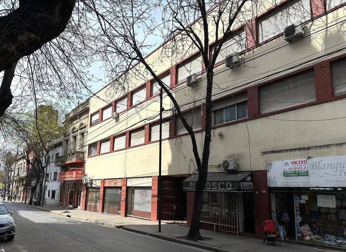 Venta 4 amb. al frente - primer piso- Constitución 4