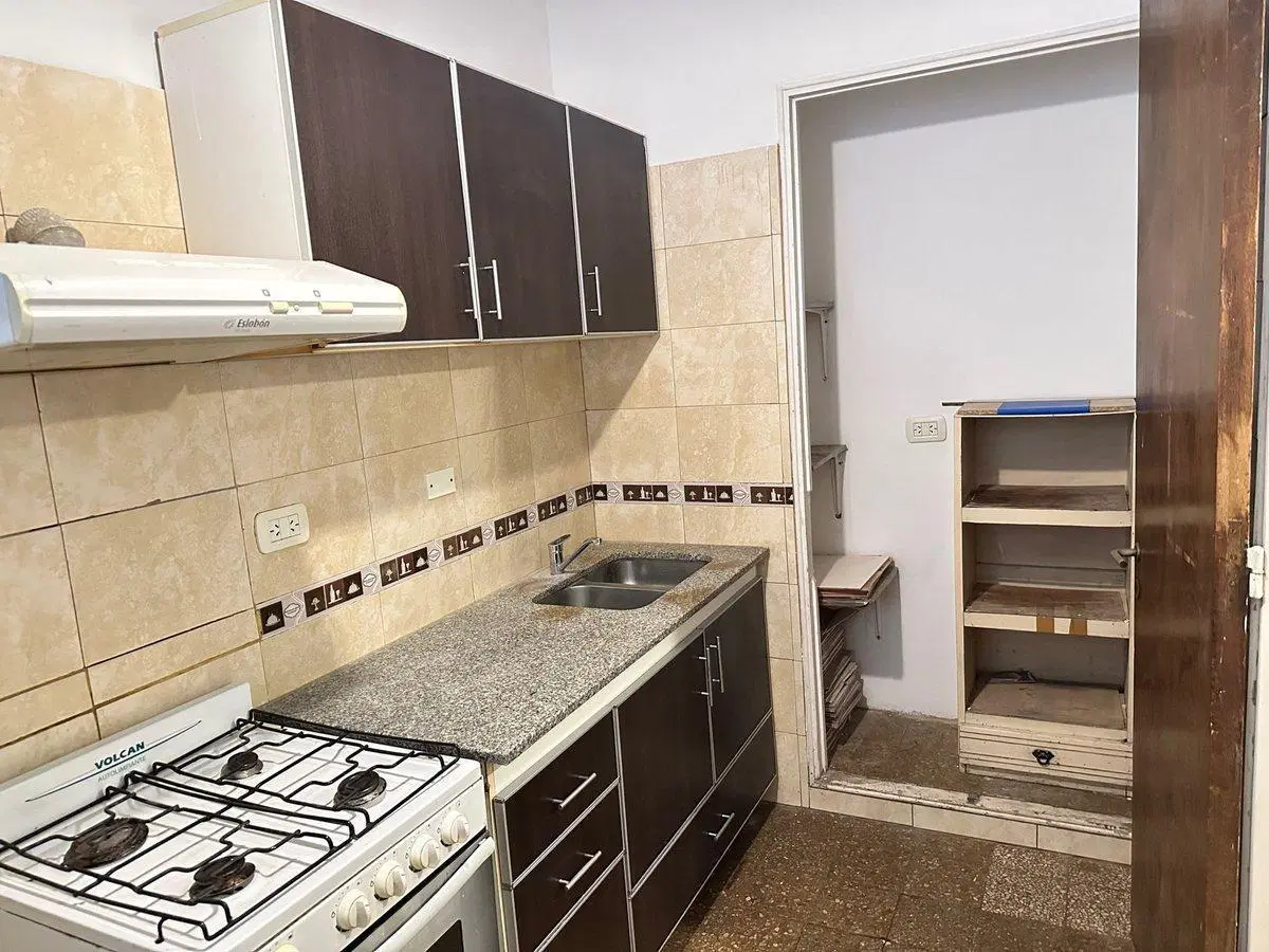 Venta 4 amb. al frente - primer piso- Constitución 8