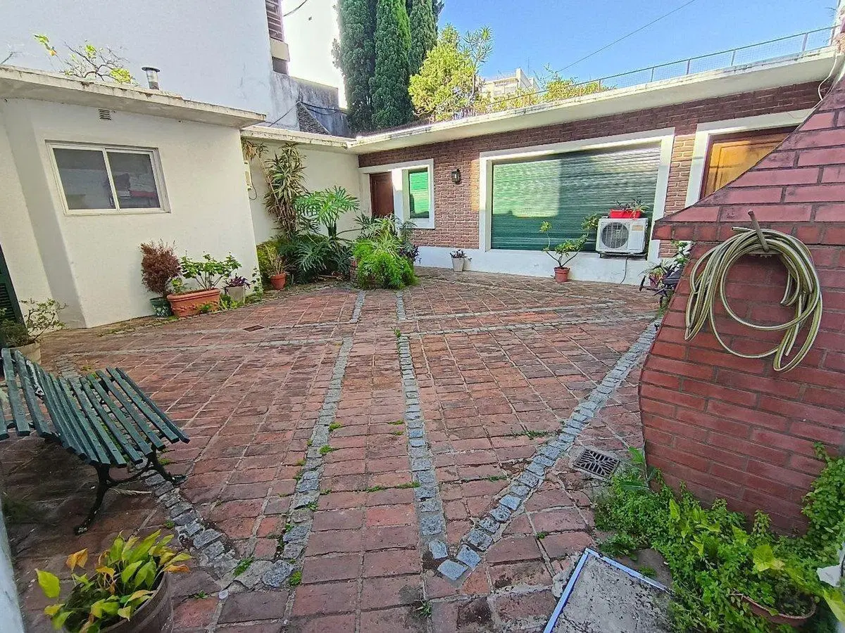 VENTA CASA GRANDE LOTE PROPIO 8,66 X 33,50 FLORES 2