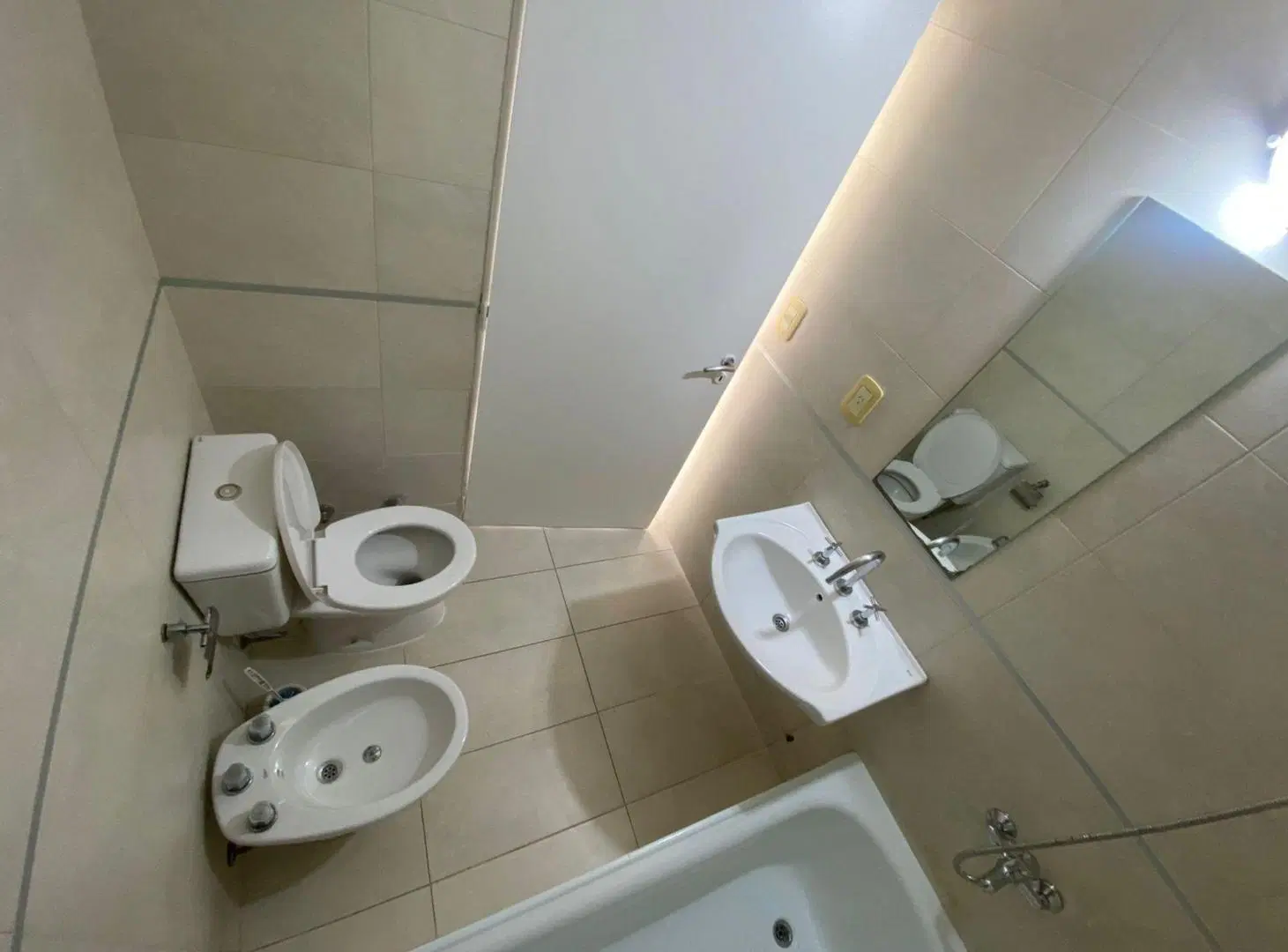 ALQUILER DEPTO DOS AMBIENTES SIN EXPENSAS- FLORES 5
